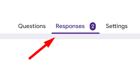 red arrow pointing to Responses tab in Google Forms